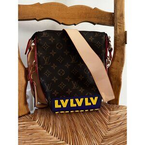 Black and Tan Shoulder Bag